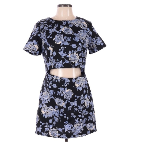 𝅺CUT out casual dress - Picture 1 of 3